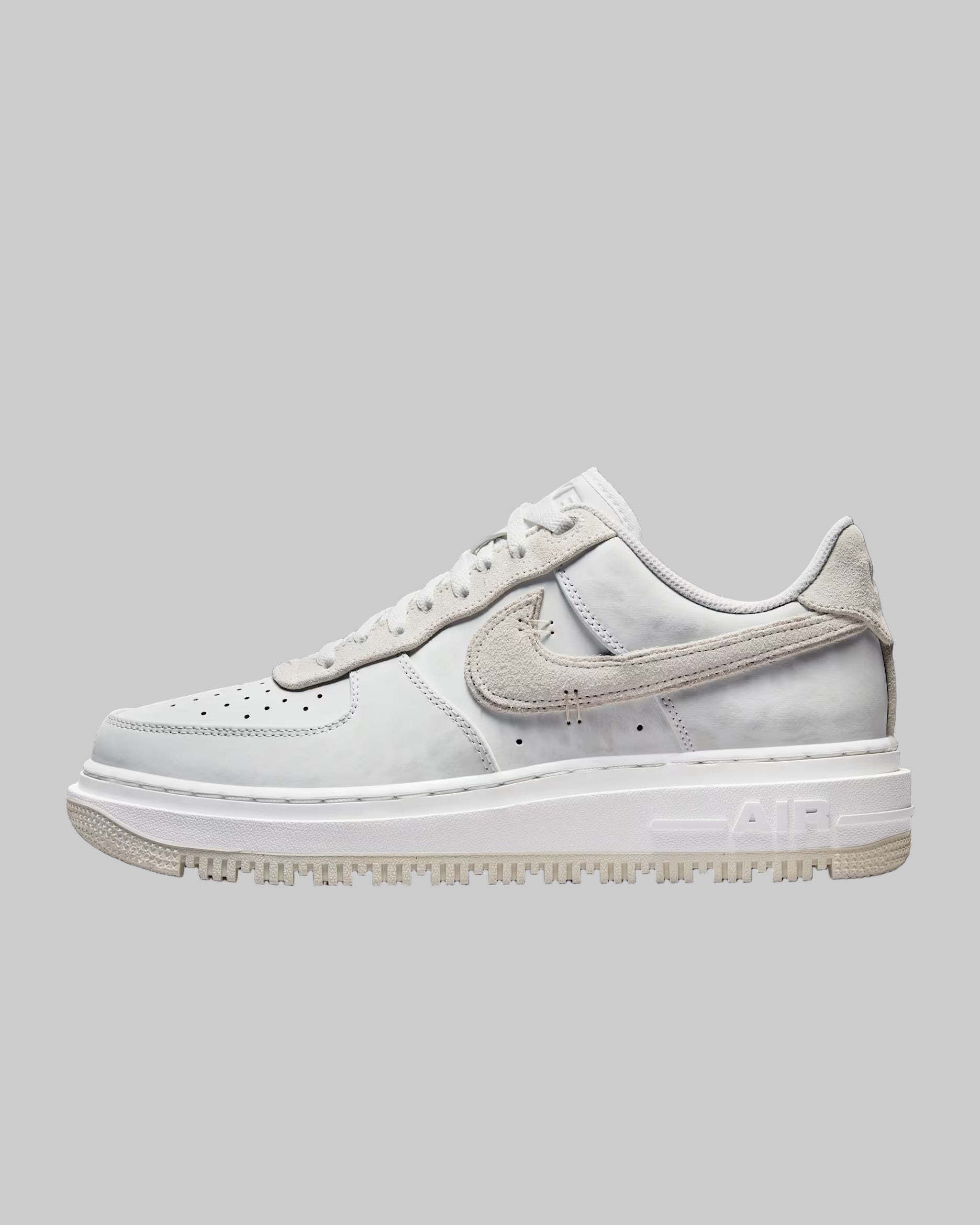 Nike Air Force 1 Luxe